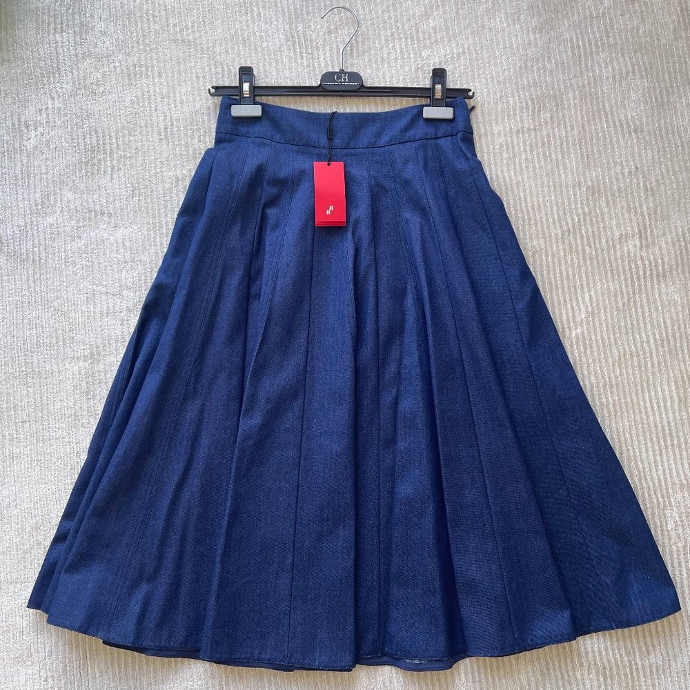 NEW WITH TAGS!!! Denim skirt with seams and pleats CAROLINA HERRERA SIZE US4